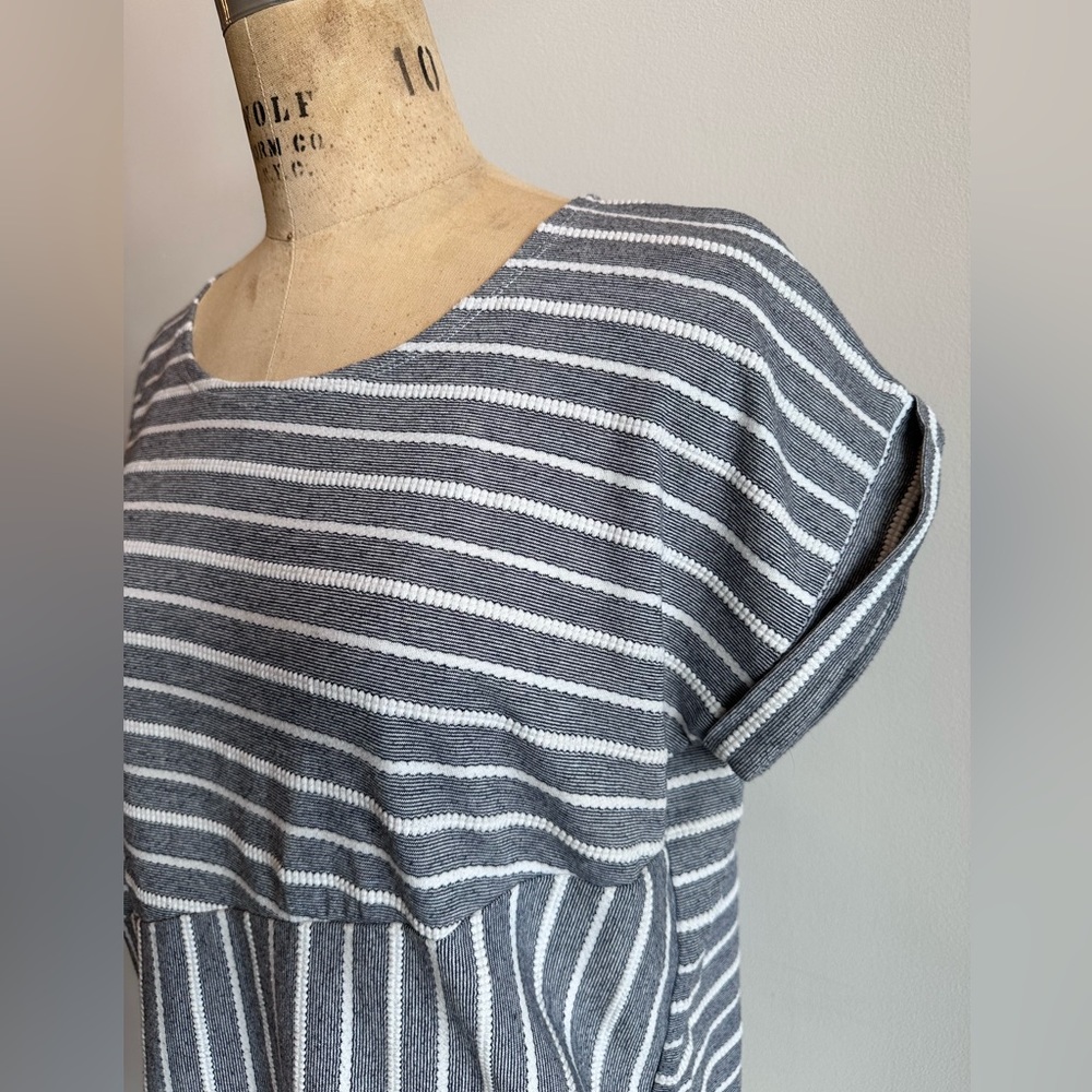 Jones New York Woven Tee Navy Blue White Stripe Boxy Cuffed Short Sleeve EUC - Picture 2 of 10